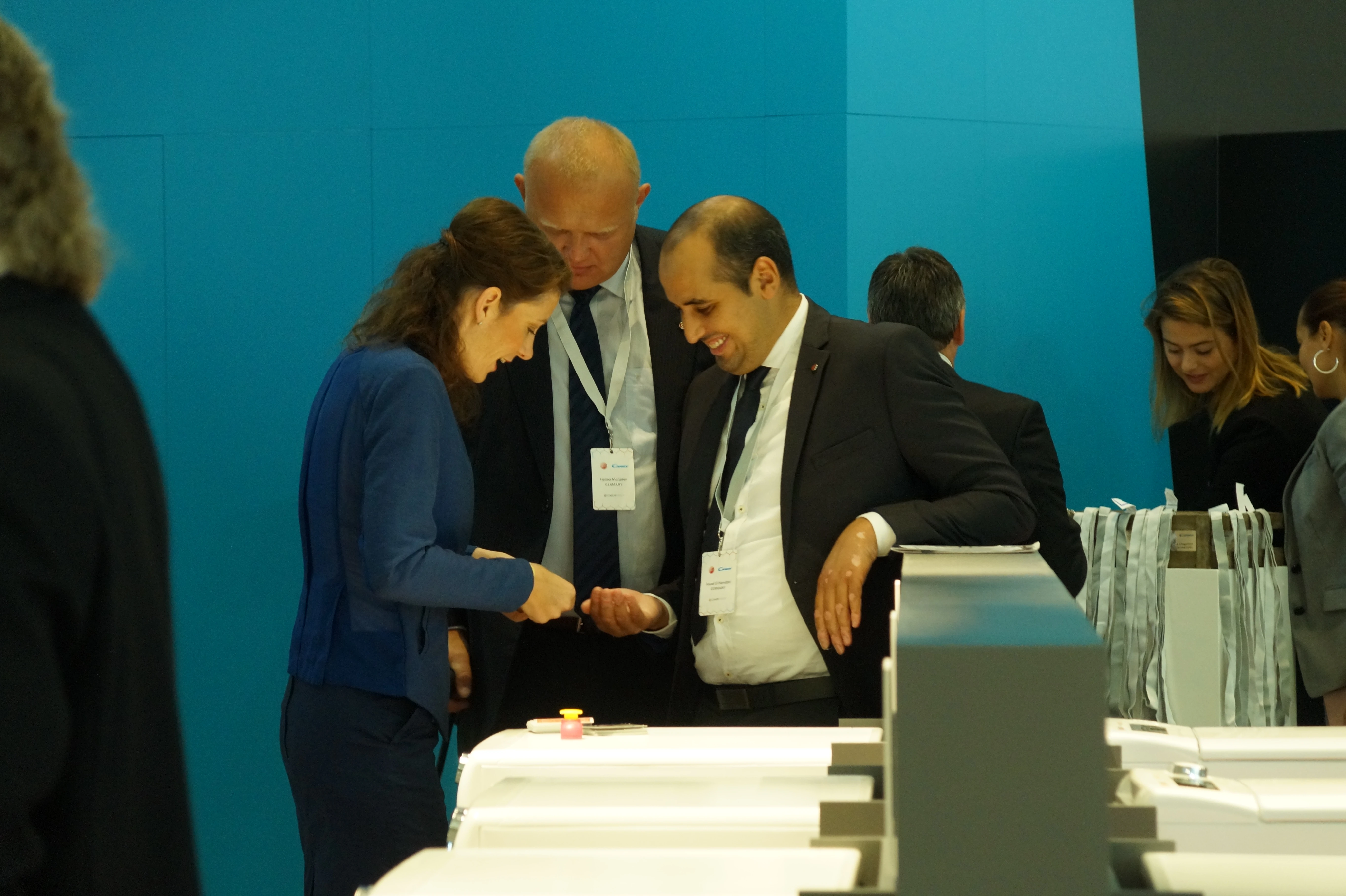 Johanna Lux bei der Messezauberei